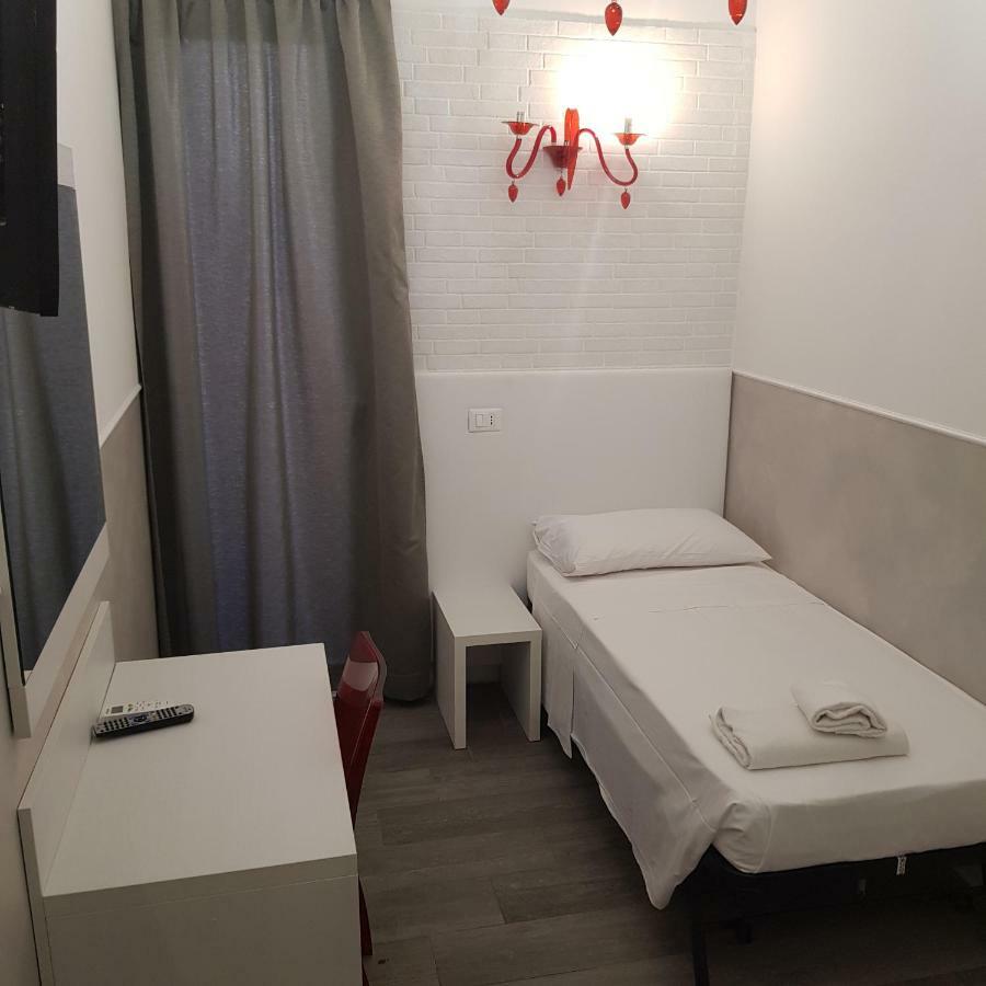 Rubino Guest House Рим Екстериор снимка